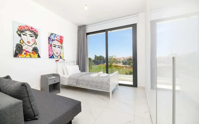 By The Beach - Royal Sapphire Villa