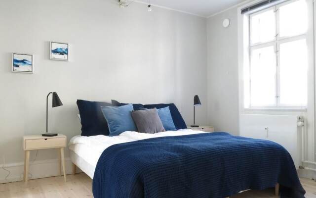 Studio near Queen 1142 - 1