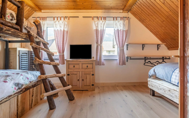 Snug holiday home in Weißbriach with terrace