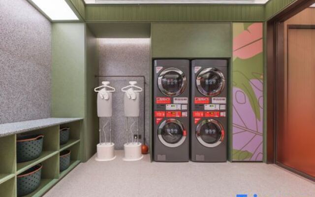 Orange Qingdao North Railway Station Hotel