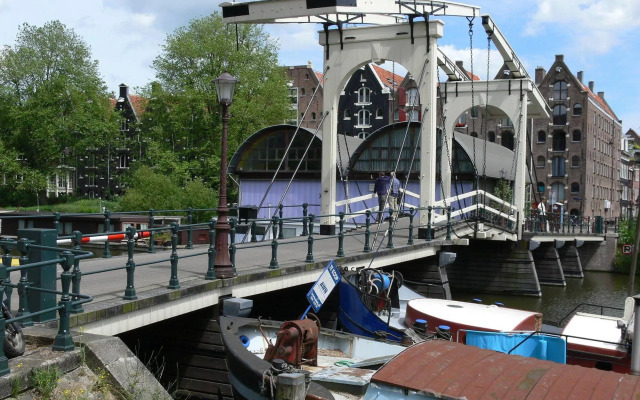 YAYS Amsterdam Salthouse Canal by Numa