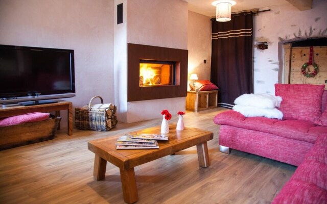 Chalet With 4 Bedrooms in Bourg-saint-maurice, With Wonderful Mountain