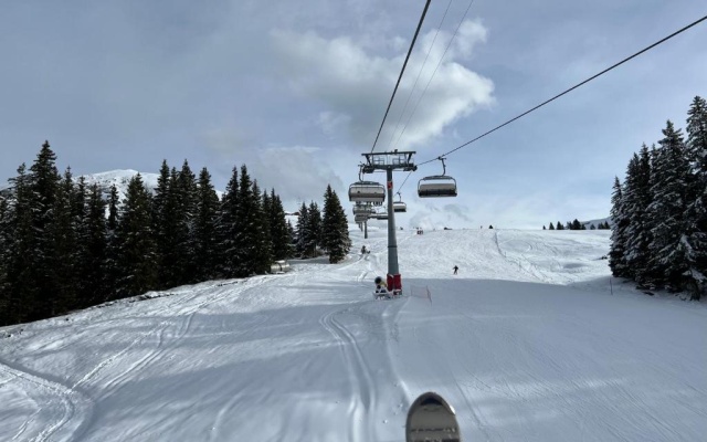 Schönes 2-Zimmer Studio mit grossem Balkon und Bergpanorama - 400m von Talstation Sillerenbahn – Sports – Adelboden