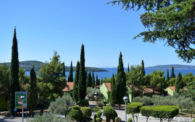 Tidy Apartment With Wifi, 4 km From City of Trogir