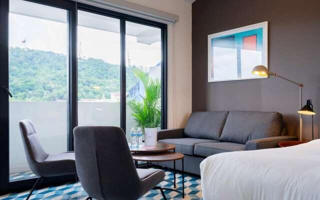 w Artistic Loft in Santa Ana