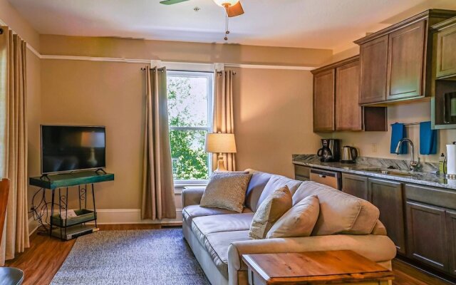 Pioneer House - South Suite