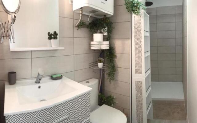 Nice 33m With Terrace Near The Beach