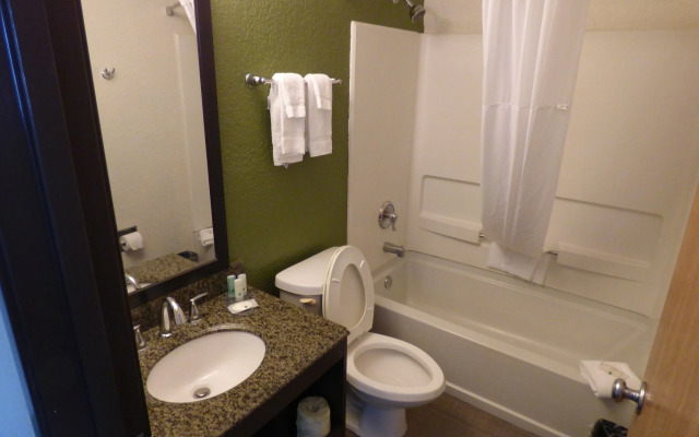 Quality Inn & Suites Leesburg Chain of Lakes