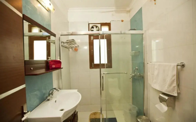 OYO Premium DLF Phase 4