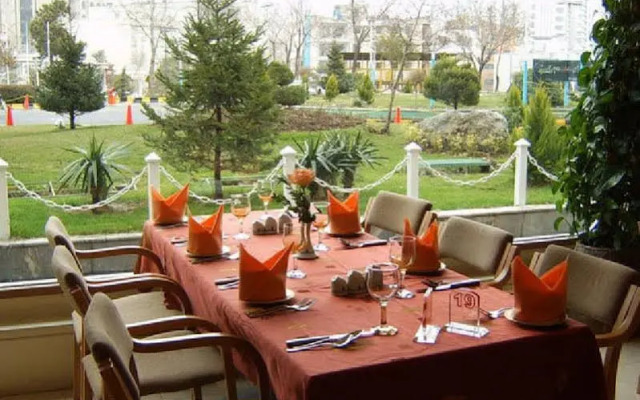 Parsian Esteghlal International Hotel