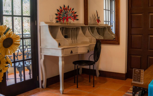 Casa de Adobe Gallery & Luxury Boutique