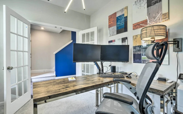 Sleek Durham Townhome Near Dtwn w/ Balcony!