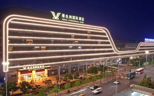 Vienna International Hotel Seven star rock star lake scenic spot