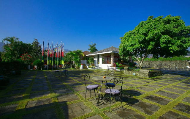 Shangri-La Village Resort