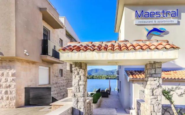 Apartments Maestral
