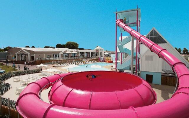 Comfortable 3-bed Caravan - Combe Haven