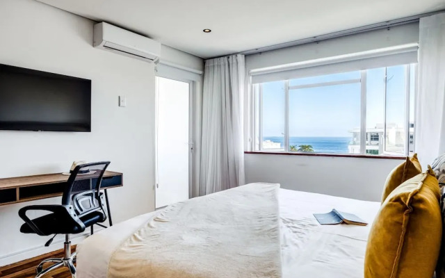 Unwind at Contemporary Alanda Apartment