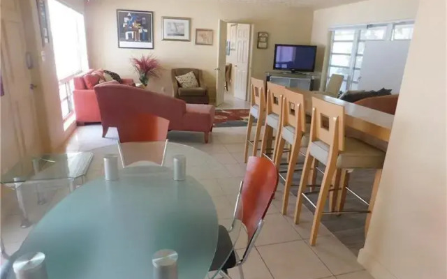 Dolphin Isle Suites