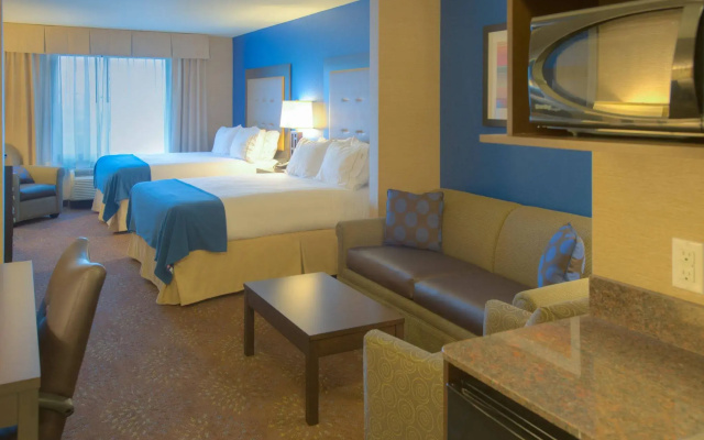Holiday Inn Express & Suites Tacoma Downtown