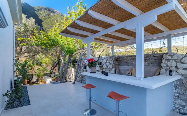 Villa Oasis in Nikiana - Sleep 6 - Pool - Hot Tub
