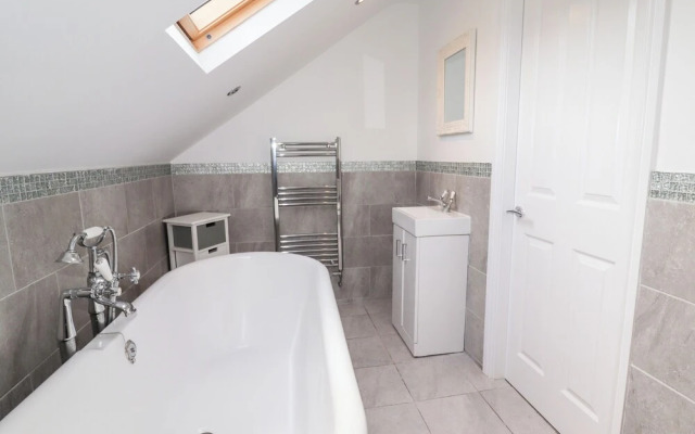 4 Bodnant Road