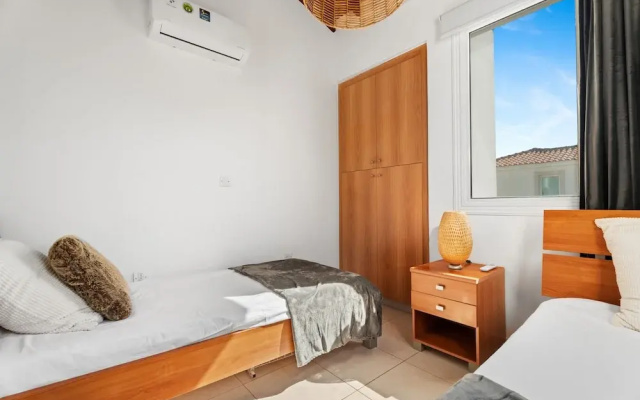 2 bed - Sleeps 6 - Private Pool - 5 Min To Beach