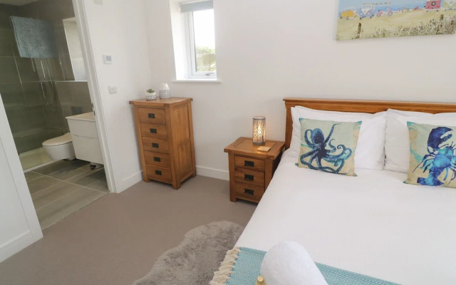 3 Praa Cove