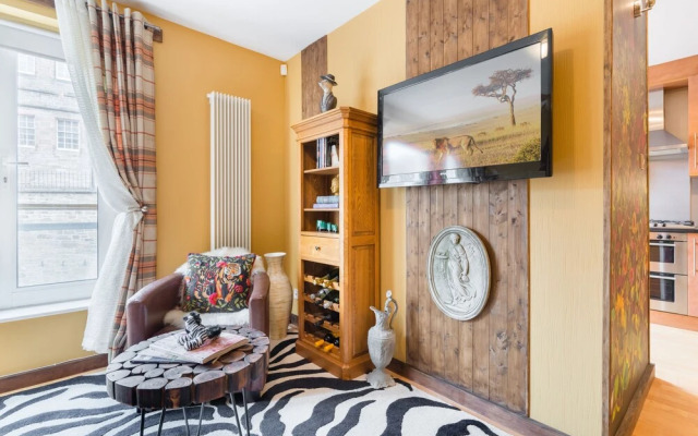 Quirky 1 Bedroom Apartment Next to Holyrood Palace