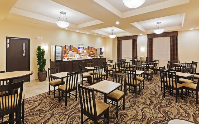 Holiday Inn Express & Suites Oklahoma City Nw-Quail Springs