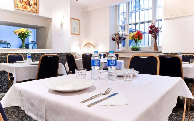 Whiteleaf Hotel