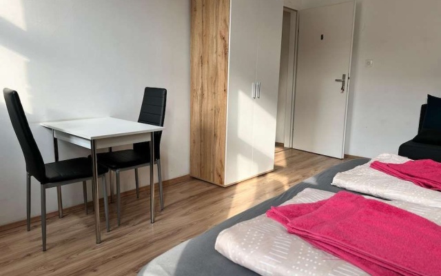 Welcoming 4BR shared Apt.-best location