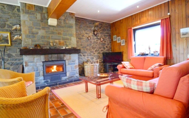 House with 5 Bedrooms in Bertogne, with Wonderful Lake View, Enclosed Garden And Wifi - фото 4