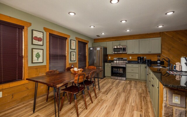 Splashing Bear Lodge