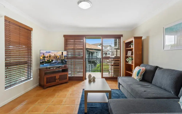Charming 2-bed Apartment With City Views
