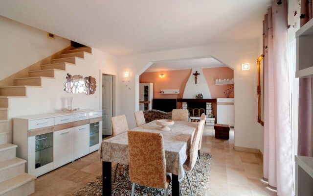 Awesome Home in Splitska With Wifi and 3 Bedrooms
