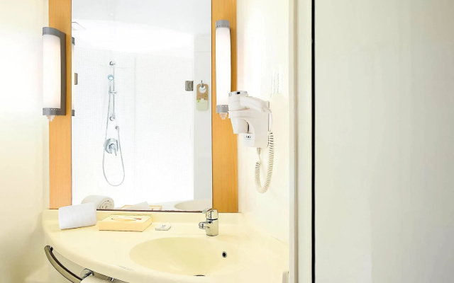 ibis Gurgaon Golf Course Road Hotel