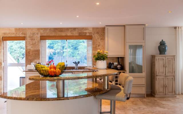 Geneva Drive Luxury Villa