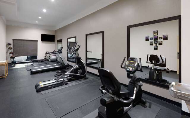 La Quinta Inn & Suites by Wyndham Deer Park