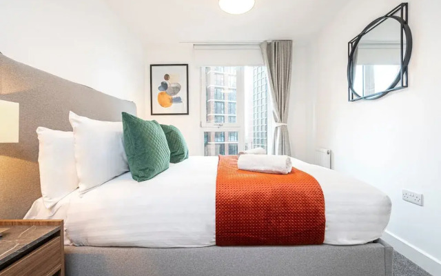 Waterside Flat in Central Leeds