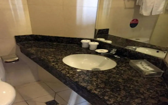 Green Tree Inn Jiangyin Middle Binjiang Road