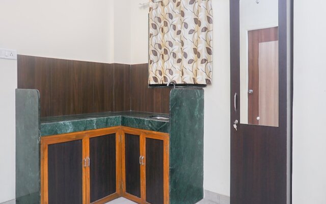 OYO 18497 Eiast Field Hotel