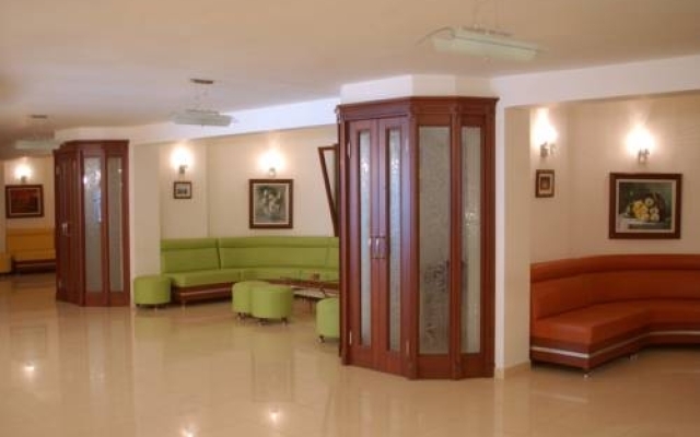 May Garden Club Hotel