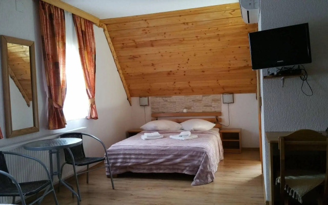 Rustic Inn River 2