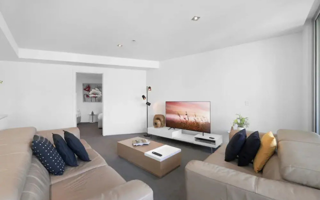 Scenic 2-bed With Pool, Gym