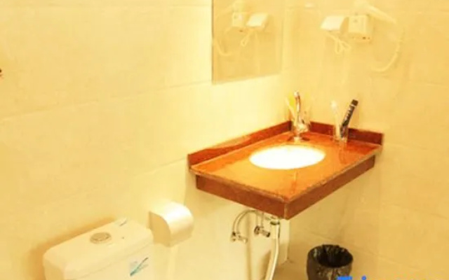 Yueyang Business Inn