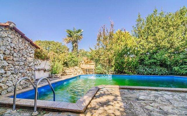 Comfort Pool Apartments