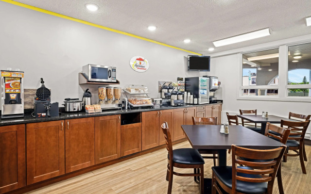 Super 8 by Wyndham Thunder Bay