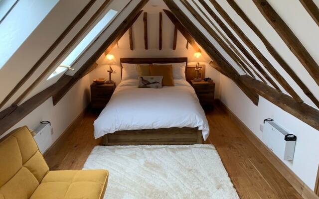 Sweet Small Barn With Tennis Court, Near Goodwood