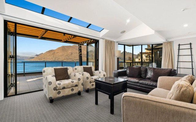 6-Bedroom Penthouse Apartment - The Beacon
