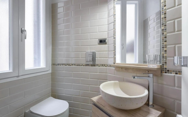 Sylvia Stylish Vatican Apartment